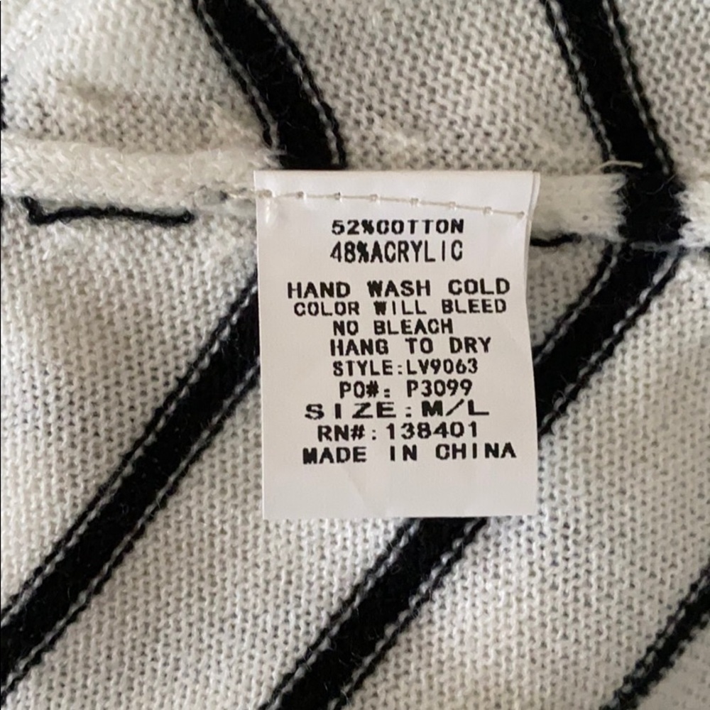 LLove Sweater size M/L - Picture 4 of 4